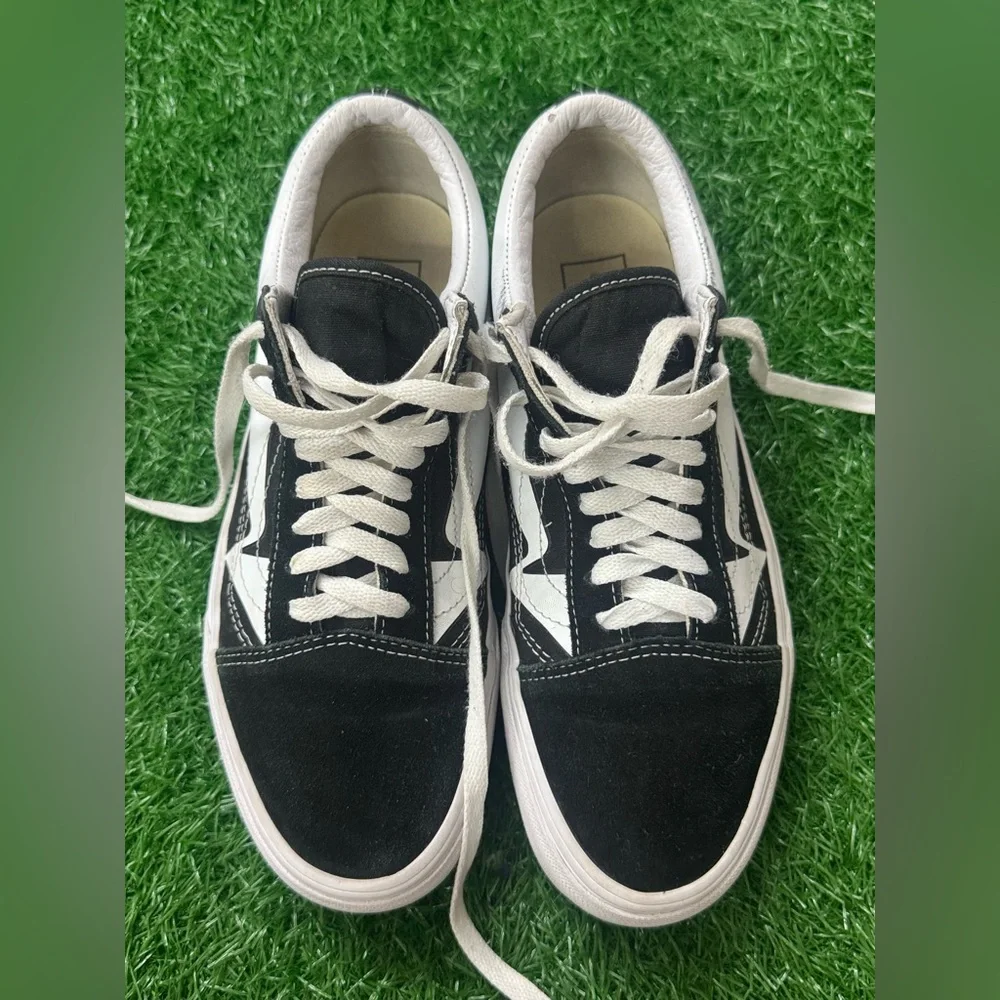 Vans Unisex Black and White Sneakers Size‎ M-7.5 W-9.0